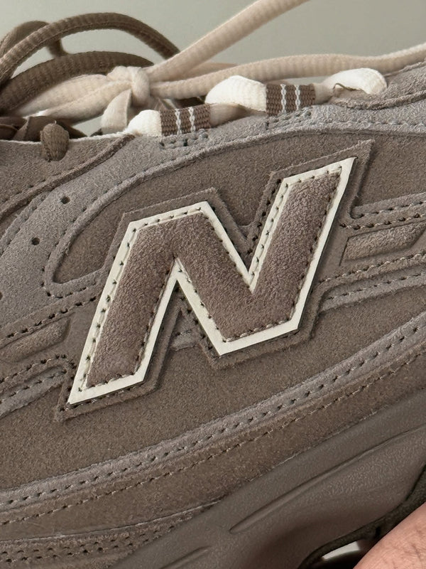 New Balance 204L Mushroom Arid Stone