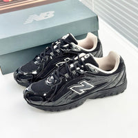 New Balance 2002R – noir vernis
