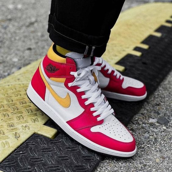 AIR JORDAN 1 RETRO HIGH OG LIGHT FUSION RED