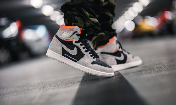 AIR JORDAN 1 RETRO HIGH NEUTRAL GRAY HYPER CRIMSON