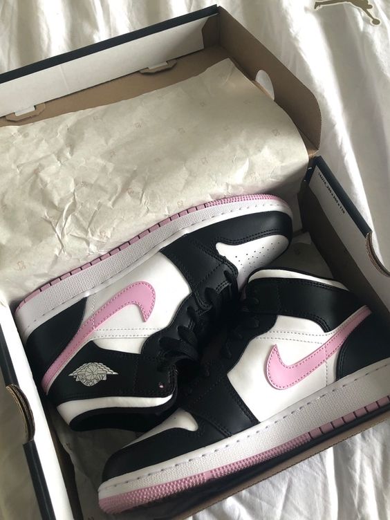 AIR JORDAN 1 MID WHITE BLACK LIGHT ARCTIC PINK