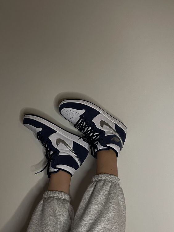 AIR JORDAN 1 RETRO HIGH MIDNIGHT NAVY (2020)