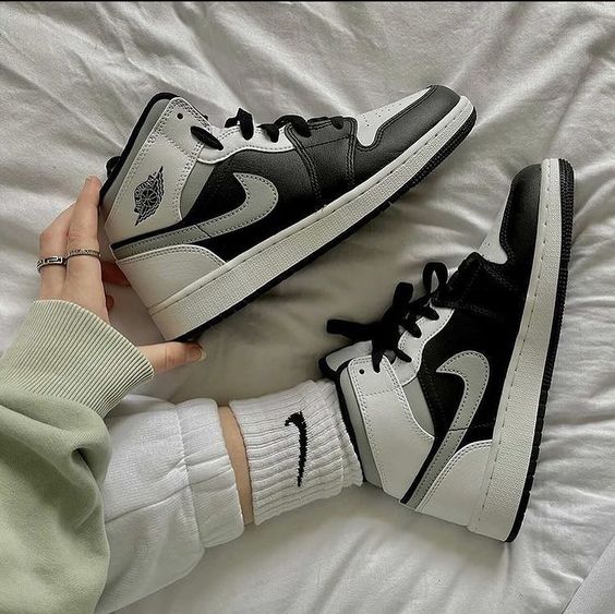 AIR JORDAN 1 MID WHITE SHADOW