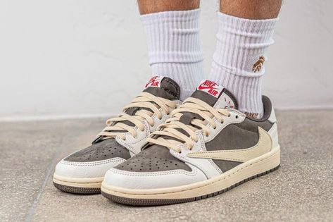 Air Jordan 1 Low Travis Scott Reverse Mocha