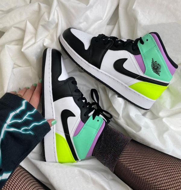 AIR JORDAN 1 MID PASTEL BLACK TOE