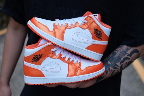 AIR JORDAN 1 MID METALLIC ORANGE