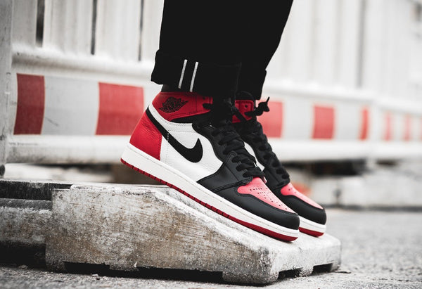 AIR JORDAN 1 RETRO HIGH BRED TOE