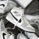 AIR JORDAN 1 MID WHITE LIGHT SMOKE GREY