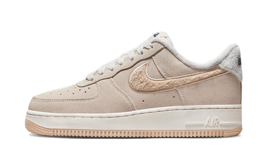 NIKE AIR FORCE 1 LOW ’07 SE SANDDRIFT GUM FLEECE