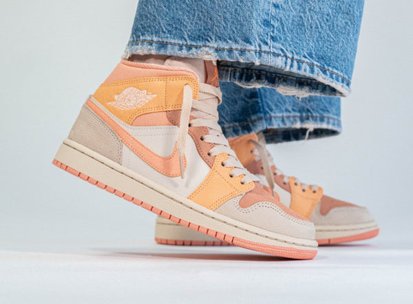 AIR JORDAN 1 MID APRICOT ORANGE