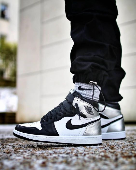 AIR JORDAN 1 RETRO HIGH SILVER TOE