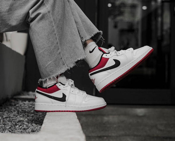 AIR JORDAN 1 LOW WHITE UNIVERSITY RED BLACK