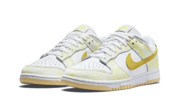 DUNK LOW YELLOW STRIKE