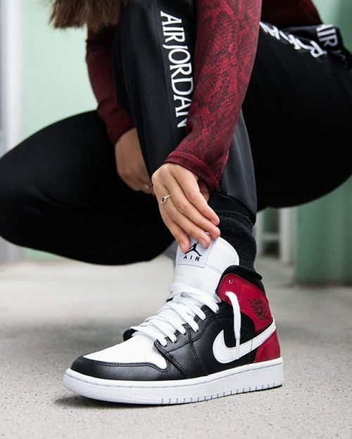 AIR JORDAN 1 MID NOBLE RED